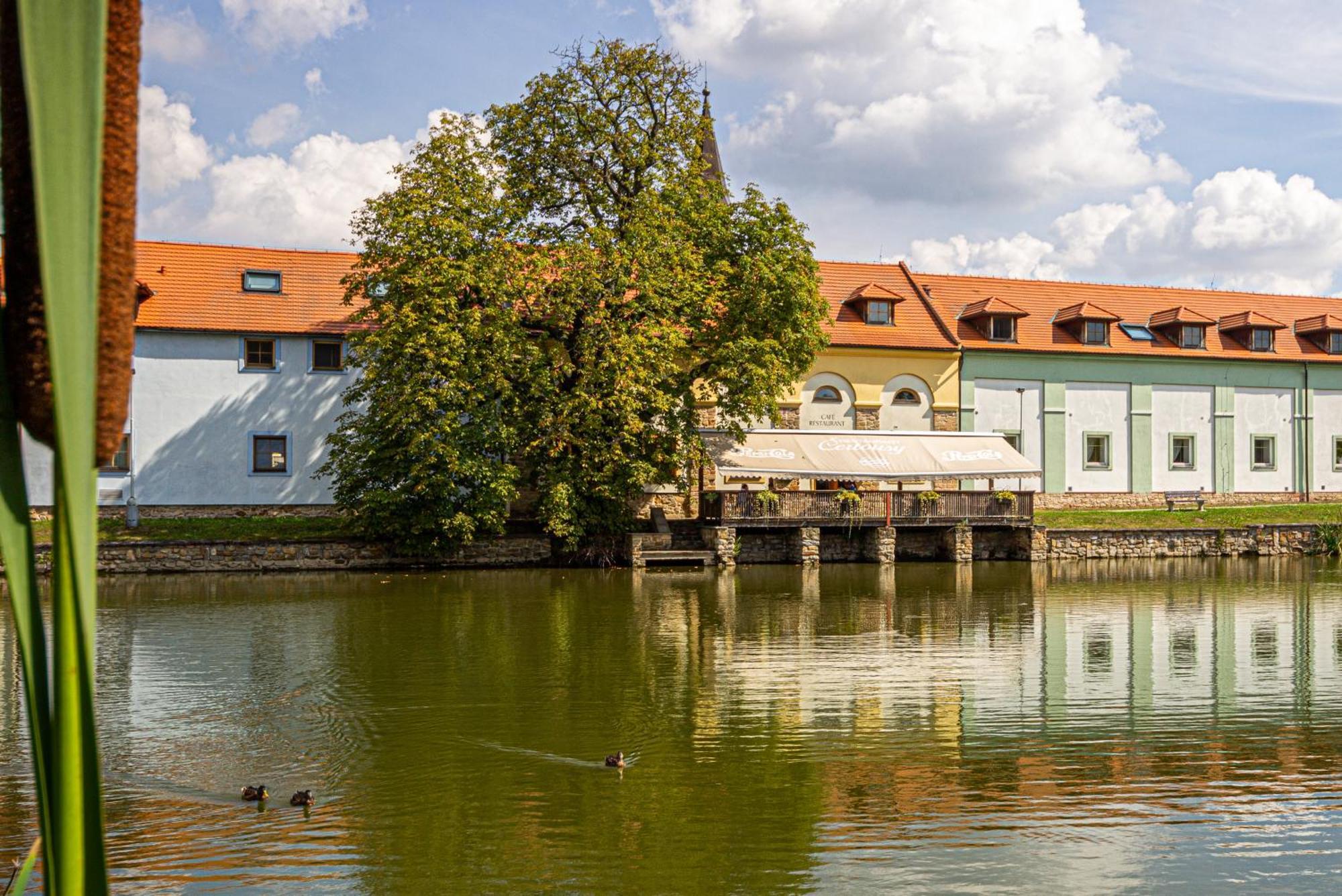 Hotel Certousy Praga Zewnętrze zdjęcie